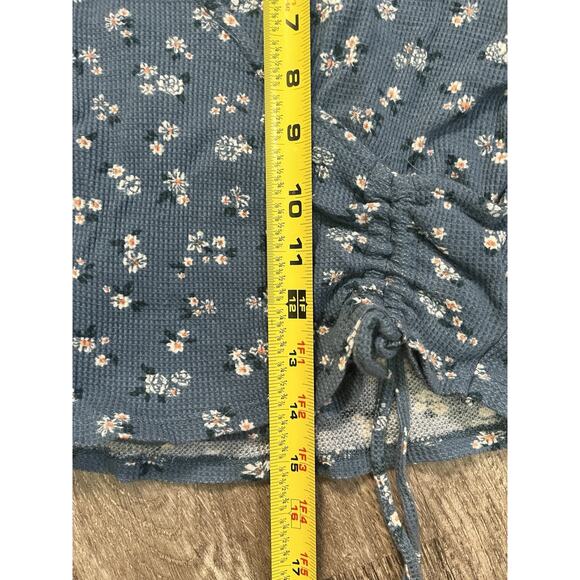 Hippie Rose Womens Size Medium Blue Floral Wrap Top Short Sleeve Tie Waist Crop - Picture 3 of 5